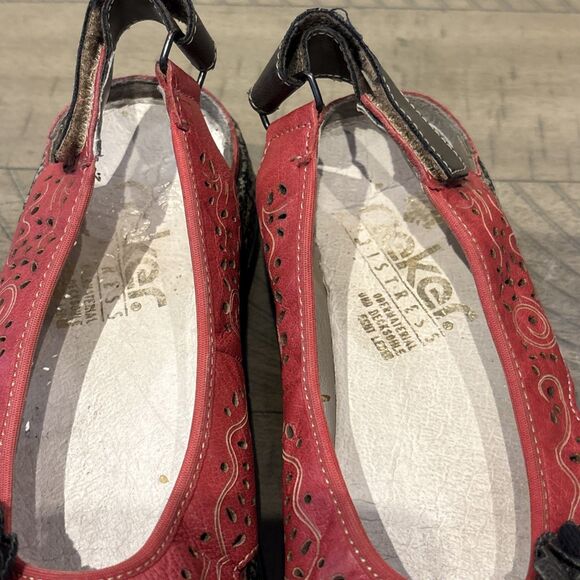 Red Leather Shoes Sz36 Cut Out Black Flower Accent Hook And Loop Closure Rieker - Picture 5 of 6